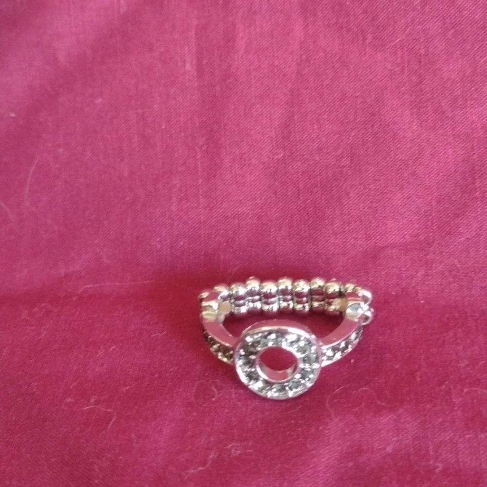 Rings - Picture 4 of 4